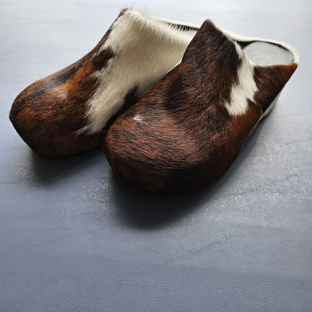 Tomas Maier Cowhide Mules Size 10